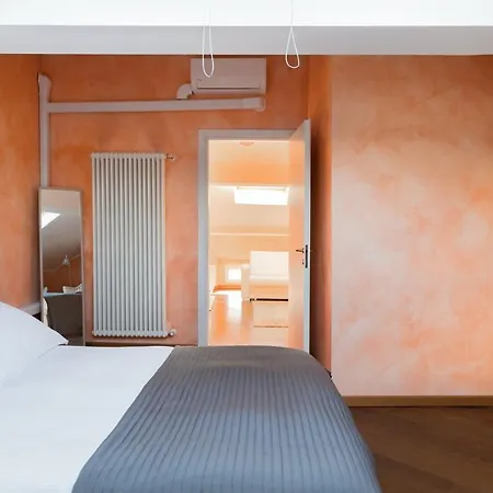 Apartment Plum Guide - Peach Pip