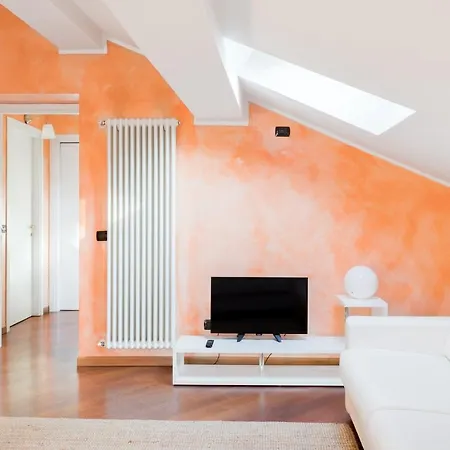 Apartment Plum Guide - Peach Pip *