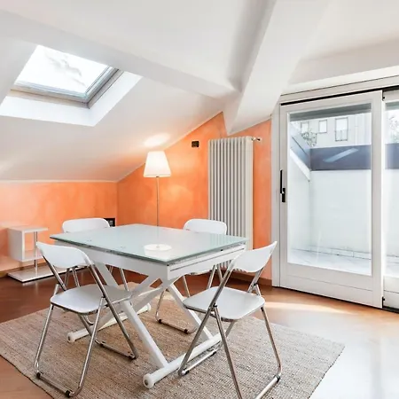 Apartment Plum Guide - Peach Pip *