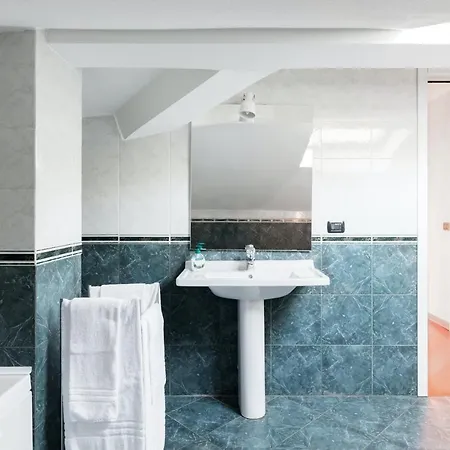 Apartment Plum Guide - Peach Pip *