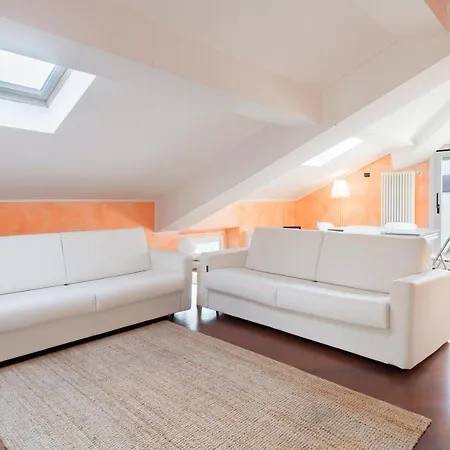 Plum Guide - Peach Pip Apartment Como
